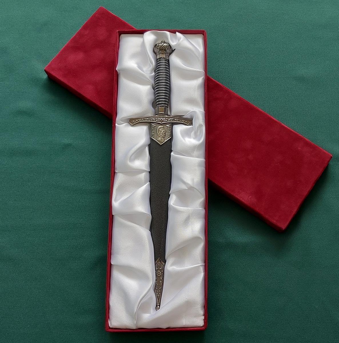 ceremonia-tor-diszdobozban-UqDT