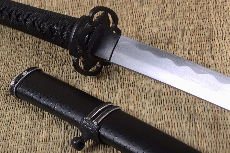 fekete-shin-gunto-96YV