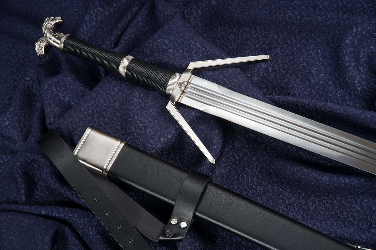 geralt-kardja-ezust-dV33