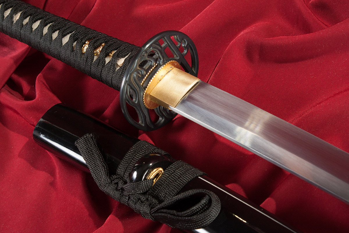 katana-kuro-j7pK