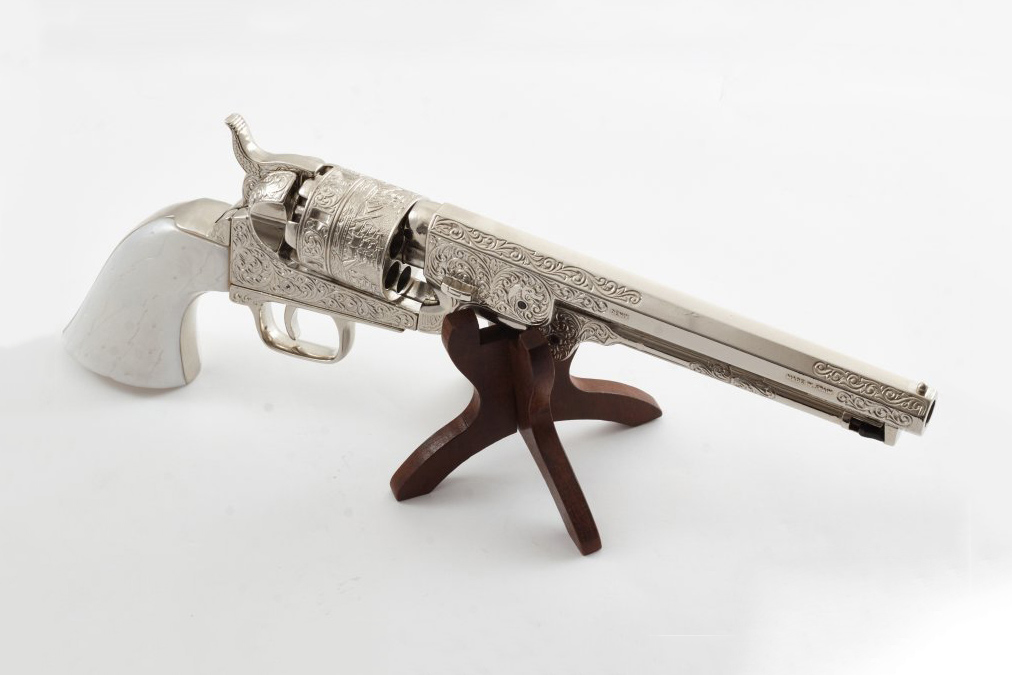 nikkelezett-tenegeresz-revolver-1851-CXgD.jpg
