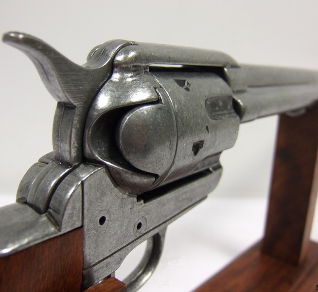 replika-korabeli-tuzfegyverek-revolverek-hosszucsovu-colt-peacemaker-cal45-4-mrNe