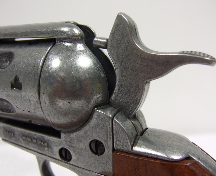 replika-korabeli-tuzfegyverek-revolverek-hosszucsovu-colt-peacemaker-cal45-5-YPCh