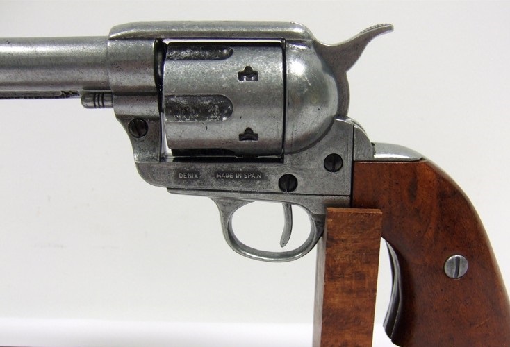 replika-korabeli-tuzfegyverek-revolverek-hosszucsovu-colt-peacemaker-cal45-7-S55R