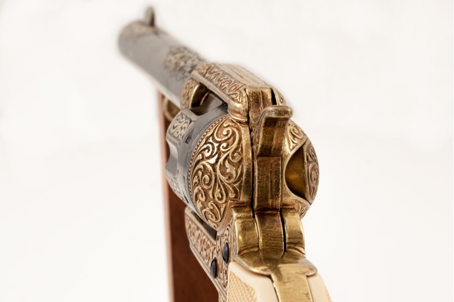 replika-korabeli-tuzfegyverek-revolverek-lovassagi-colt-1873-3-122v