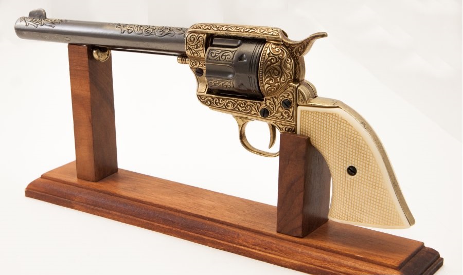 replika-korabeli-tuzfegyverek-revolverek-lovassagi-colt-1873-6-G6KJ