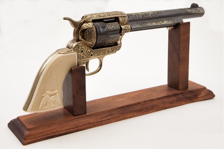 replika-korabeli-tuzfegyverek-revolverek-lovassagi-colt-1873-7-2LOk