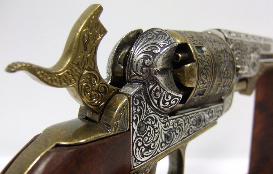 replika-korabeli-tuzfegyverek-revolverek-tengeresztiszti-revolver-1851-4-dFX7
