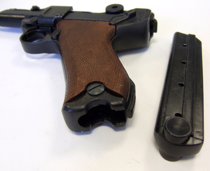 replika-modern-fegyverek-1-vilaghaboru-luger-p08-tuzersegi-modell-m1917-3-pc9A