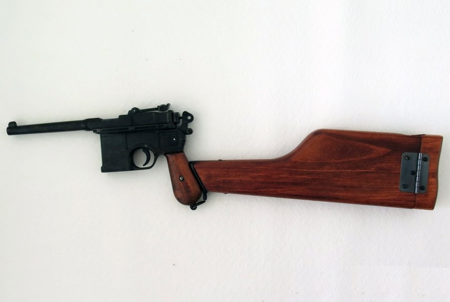 replika-modern-fegyverek-1-vilaghaboru-mauser-c96-pisztoly-karabely-1896m-2-QqWm