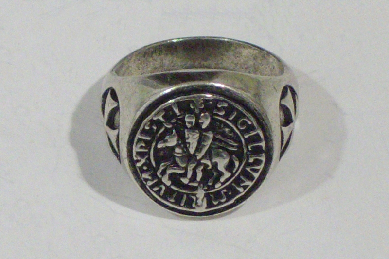 templomos-lovagrendi-gyuru-QnNY